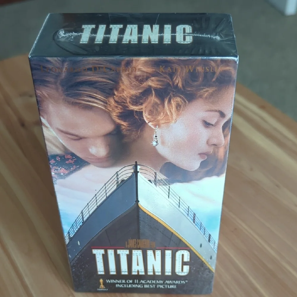 Titanic Academy Award Winner VHS Movie - Collector's Edition